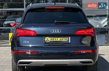 Внедорожник / Кроссовер Audi Q5 2018 в 