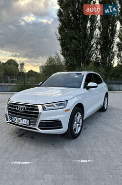 Внедорожник / Кроссовер Audi Q5 2018 в 
