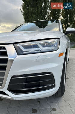 Внедорожник / Кроссовер Audi Q5 2018 в 