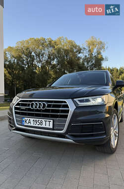 Внедорожник / Кроссовер Audi Q5 2018 в 