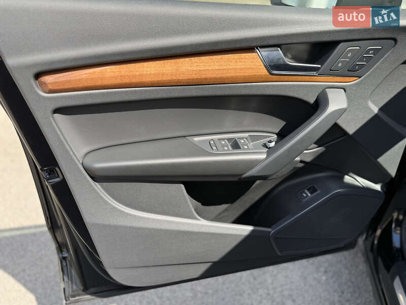 Внедорожник / Кроссовер Audi Q5 2021 в Киеве