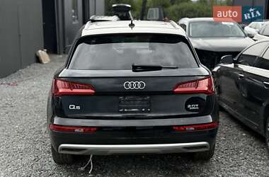 Внедорожник / Кроссовер Audi Q5 2018 в 