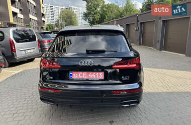 Внедорожник / Кроссовер Audi Q5 2018 в 