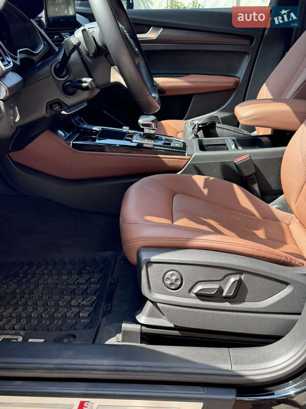 Внедорожник / Кроссовер Audi Q5 2021 в Киеве