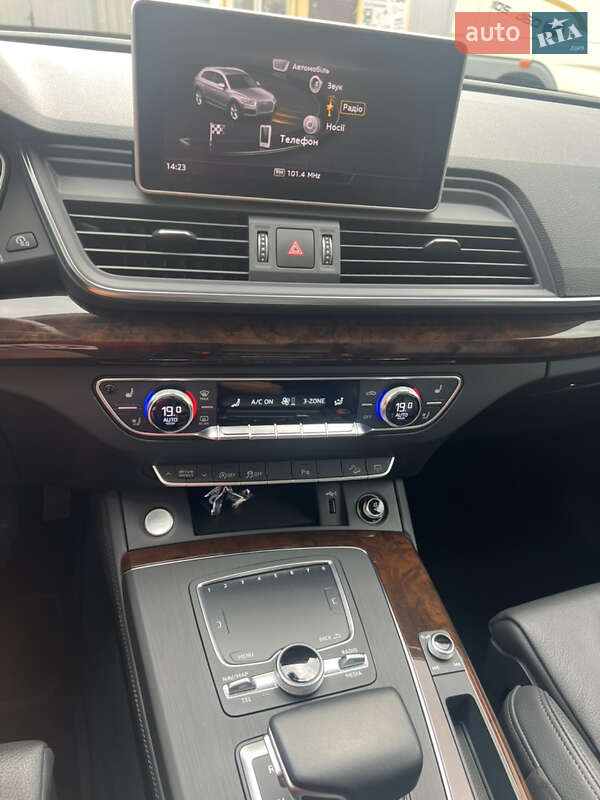 Внедорожник / Кроссовер Audi Q5 2020 в Благовещенском