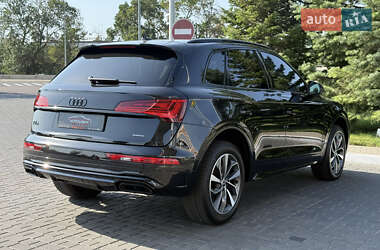 Внедорожник / Кроссовер Audi Q5 2022 в 