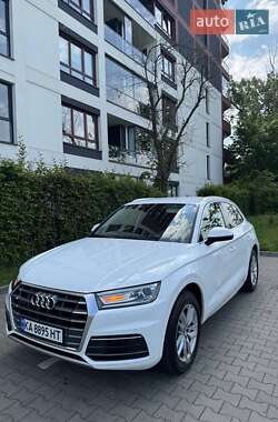 Внедорожник / Кроссовер Audi Q5 2018 в 