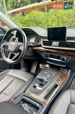 Внедорожник / Кроссовер Audi Q5 2018 в 