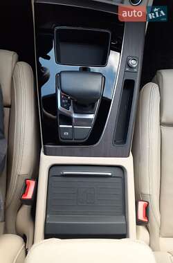 Внедорожник / Кроссовер Audi Q5 2021 в 