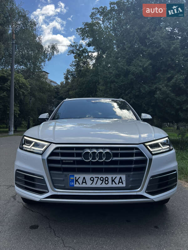 Внедорожник / Кроссовер Audi Q5 2018 в 