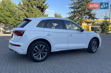 Внедорожник / Кроссовер Audi Q5 2021 в 