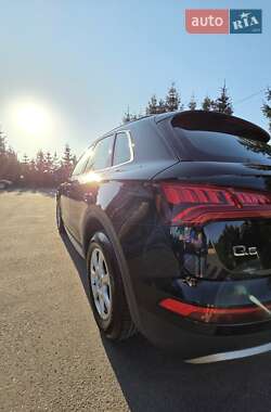 Внедорожник / Кроссовер Audi Q5 2017 в 