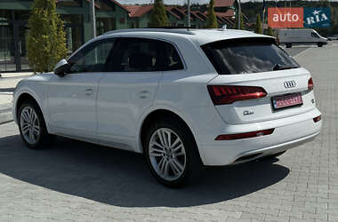 Позашляховик / Кросовер Audi Q5 2018 в 
