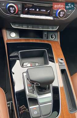 Внедорожник / Кроссовер Audi Q5 2022 в 