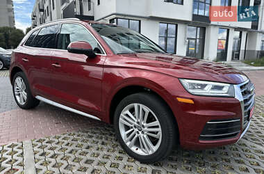 Внедорожник / Кроссовер Audi Q5 2018 в 