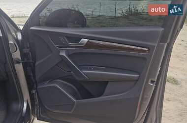 Внедорожник / Кроссовер Audi Q5 2018 в 