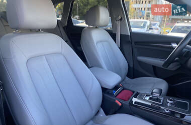 Внедорожник / Кроссовер Audi Q5 2018 в 