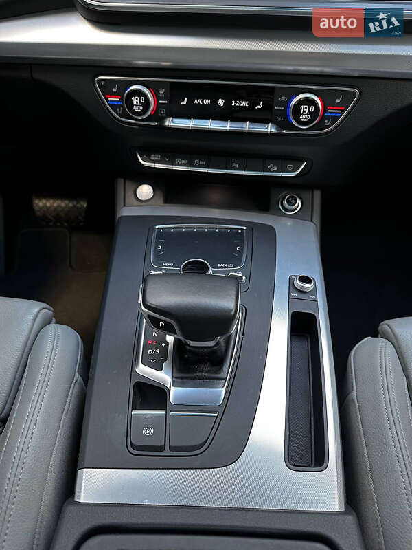 Позашляховик / Кросовер Audi Q5 2017 в Києві