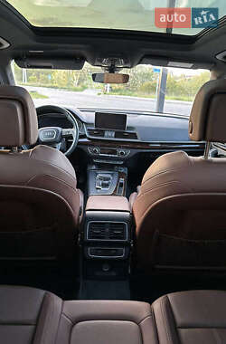 Внедорожник / Кроссовер Audi Q5 2018 в 