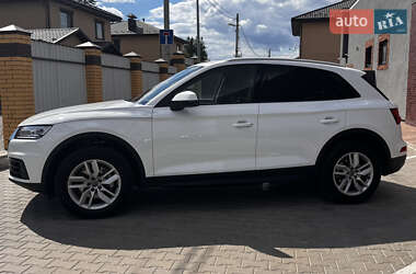 Внедорожник / Кроссовер Audi Q5 2017 в 