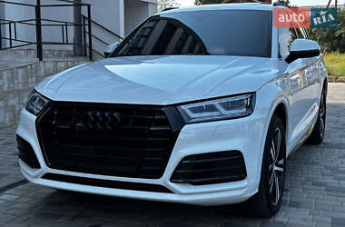 Внедорожник / Кроссовер Audi Q5 2017 в 