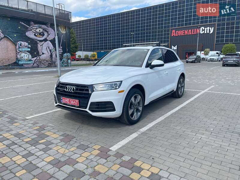 Внедорожник / Кроссовер Audi Q5 2020 в 
