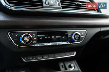 Позашляховик / Кросовер Audi Q5 2020 в 
