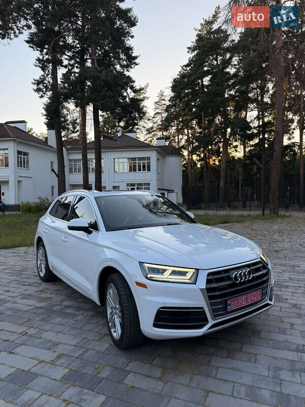 Внедорожник / Кроссовер Audi Q5 2018 в 