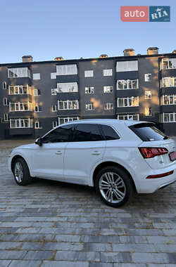 Внедорожник / Кроссовер Audi Q5 2018 в 