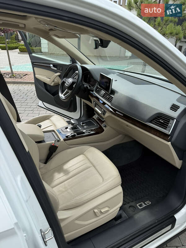 Позашляховик / Кросовер Audi Q5 2020 в Львові