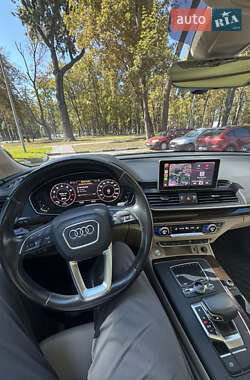 Внедорожник / Кроссовер Audi Q5 2018 в 