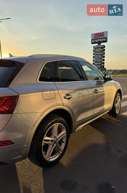 Внедорожник / Кроссовер Audi Q5 2020 в 