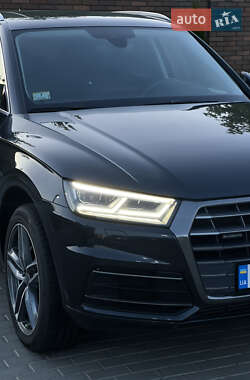 Внедорожник / Кроссовер Audi Q5 2018 в 