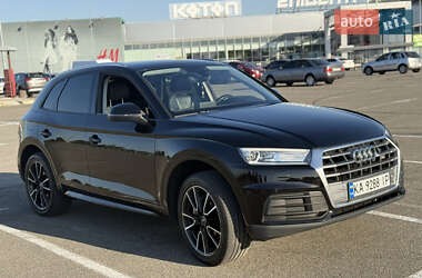 Внедорожник / Кроссовер Audi Q5 2017 в 