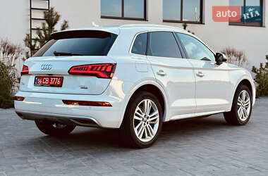 Внедорожник / Кроссовер Audi Q5 2018 в 