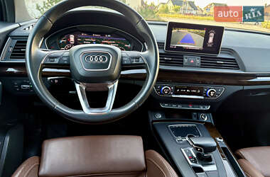 Внедорожник / Кроссовер Audi Q5 2018 в 