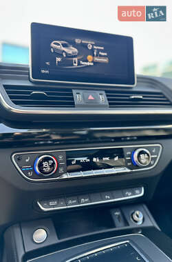 Внедорожник / Кроссовер Audi Q5 2018 в 