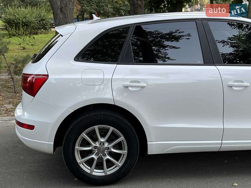 Внедорожник / Кроссовер Audi Q5 2011 в Киеве