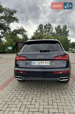Позашляховик / Кросовер Audi Q5 2019 в 