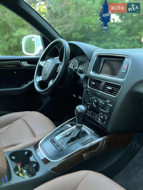 Внедорожник / Кроссовер Audi Q5 2010 в Судовой Вишне фото 10 Внедорожник / Кроссовер Audi Q5 2010 в Судовой Вишне