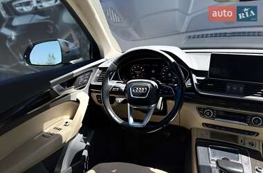 Позашляховик / Кросовер Audi Q5 2018 в 