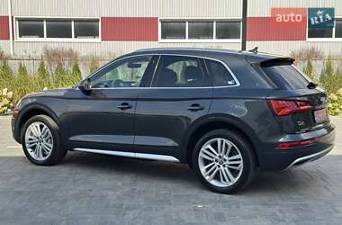 Внедорожник / Кроссовер Audi Q5 2017 в 