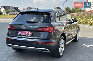 Внедорожник / Кроссовер Audi Q5 2017 в 
