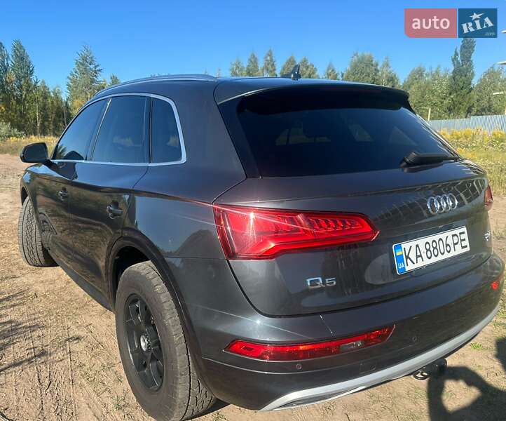Внедорожник / Кроссовер Audi Q5 2018 в Вишневом
