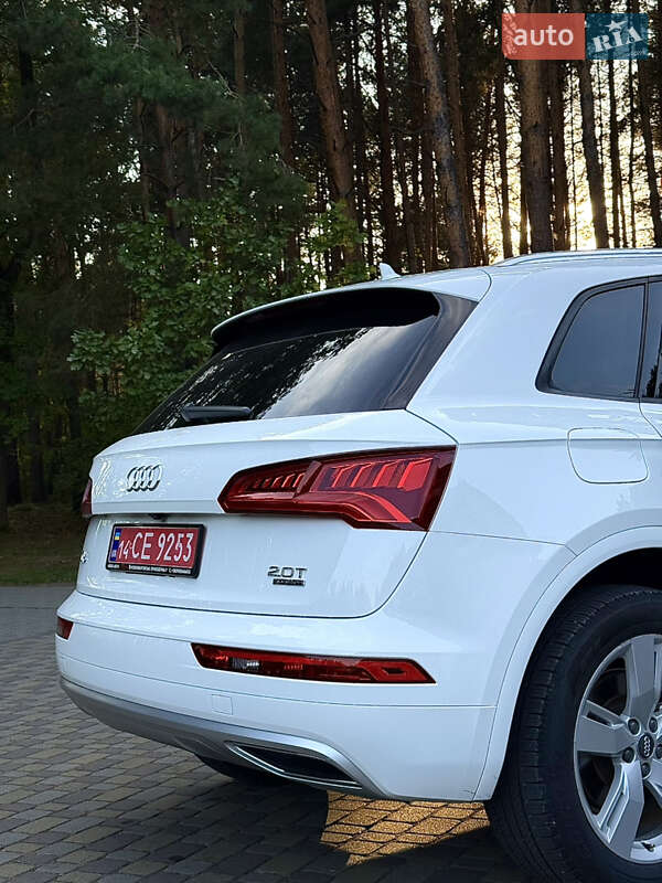 Внедорожник / Кроссовер Audi Q5 2017 в Новояворовске