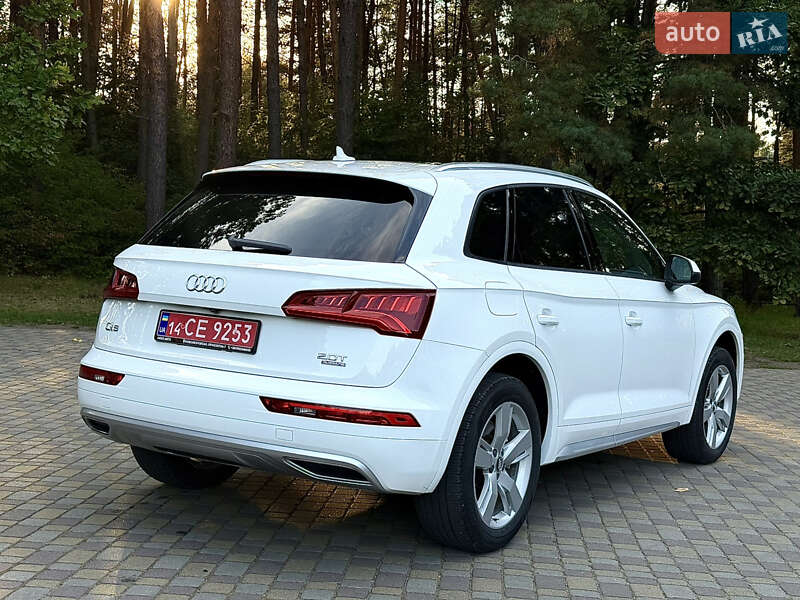 Внедорожник / Кроссовер Audi Q5 2017 в Новояворовске
