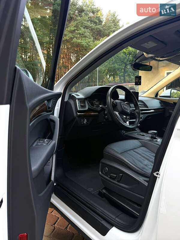 Внедорожник / Кроссовер Audi Q5 2017 в Новояворовске