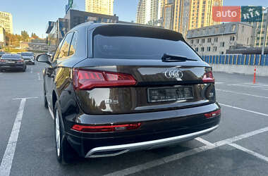 Внедорожник / Кроссовер Audi Q5 2017 в 