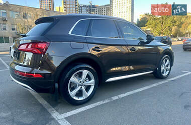 Внедорожник / Кроссовер Audi Q5 2017 в 