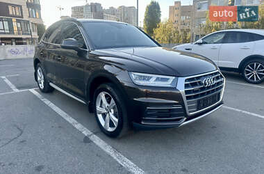 Внедорожник / Кроссовер Audi Q5 2017 в 